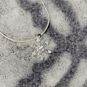 Elegant Silver Snowflake Pendant Necklace